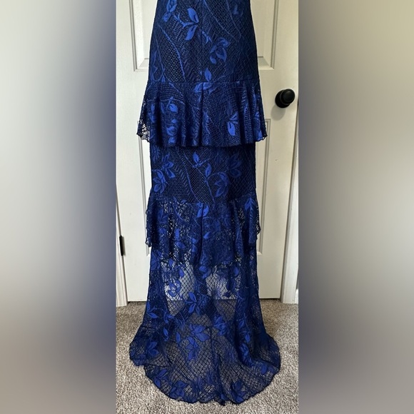 NWT Jay Godfrey Adrian Lace Tiered Gown. Size 6. - Picture 4 of 15